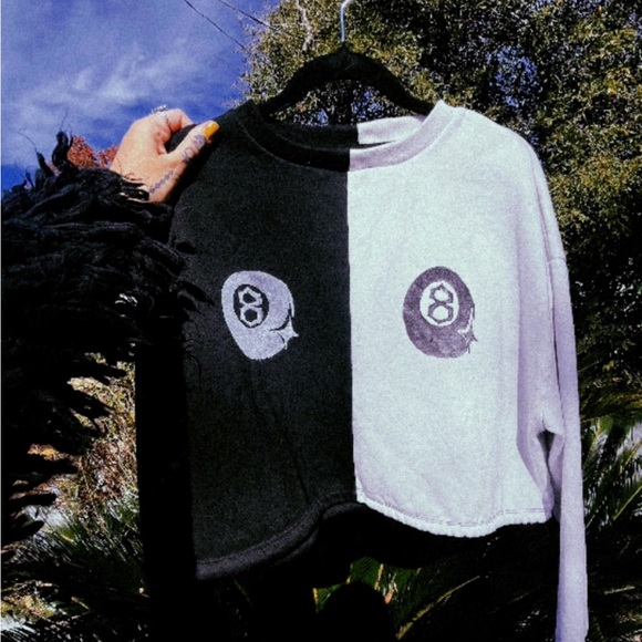 🎱👄🎱 - Picture 2 of 3